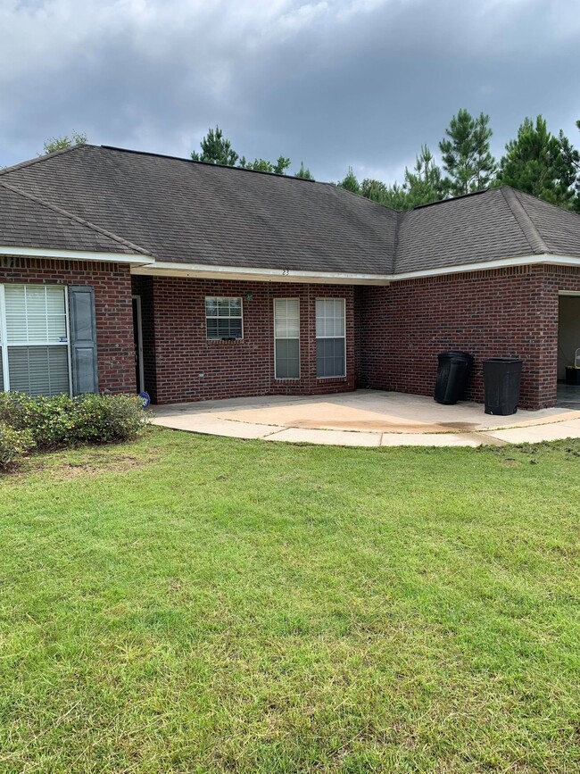 Building Photo - Beautiful 3 bedroom 2 bath home.