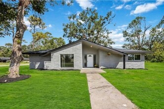 Building Photo - 2819 Toyah Ave