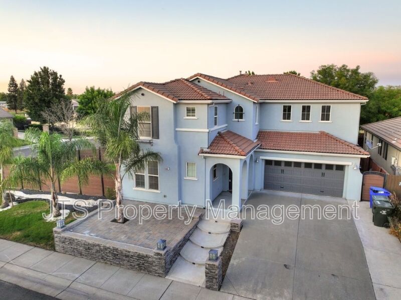 Foto principal - 5602 Jerry Litell Way