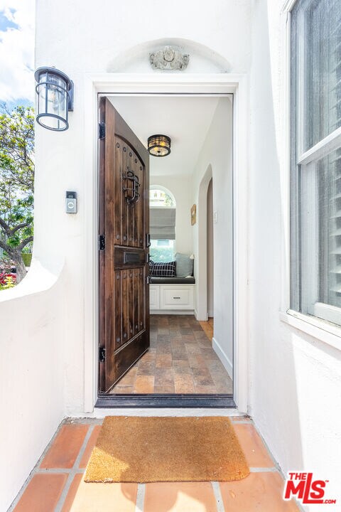 Foto del edificio - 8933 Dorrington Ave