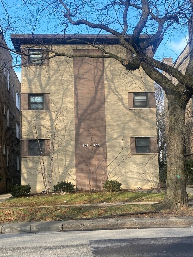 Building Photo - 501 Sheridan Rd
