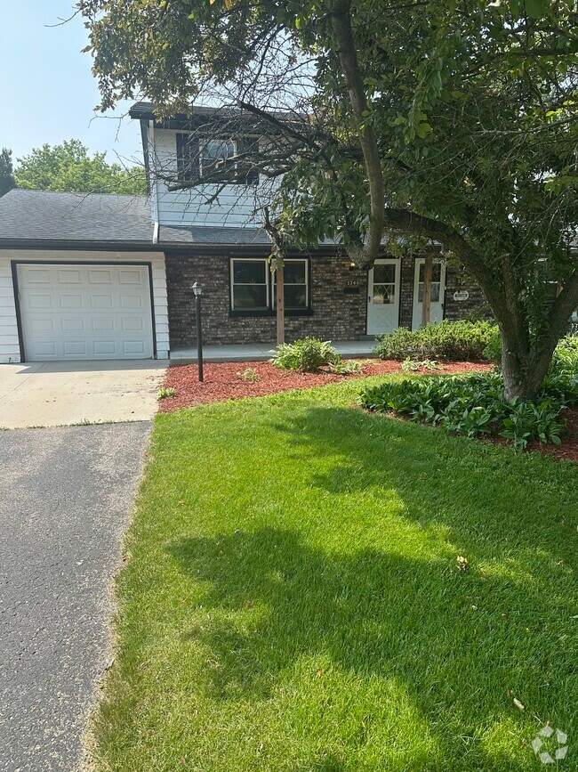 Building Photo - 134 Huntington Rd