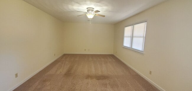 Foto del edificio - Spacious Home Ready For Move In