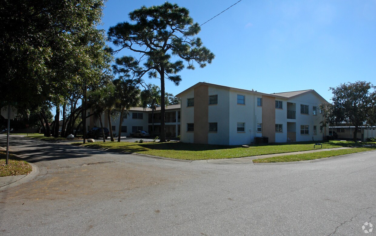Building Photo - 3480 33rd Ave N