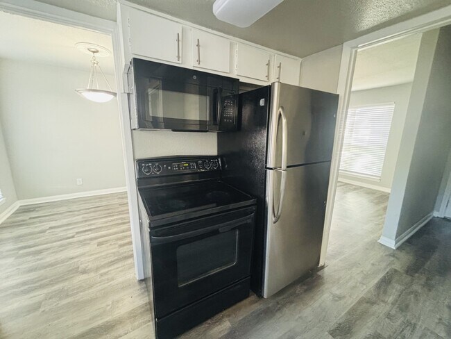 Foto del edificio - 6200 W Tidwell Rd