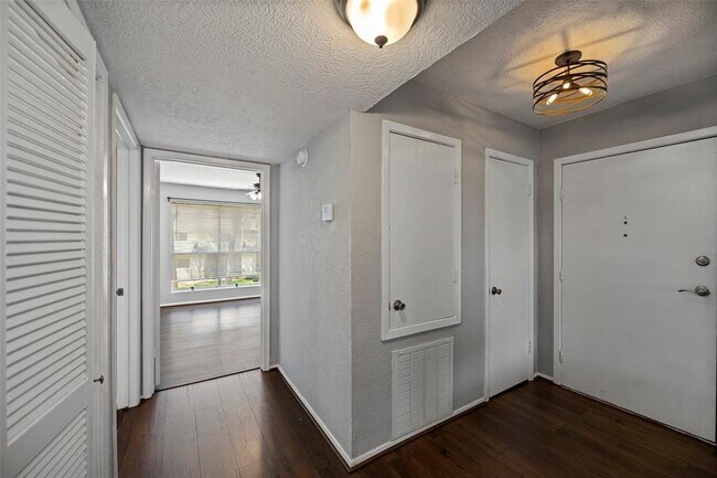 Building Photo - 14515 Wunderlich Dr