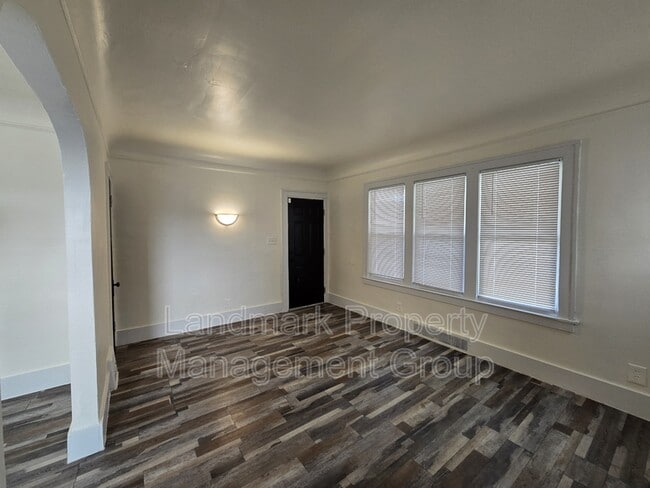 Building Photo - 14398 Rutherford St