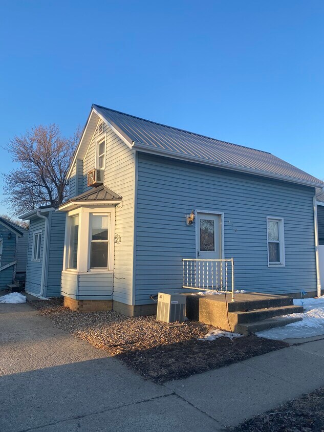 Primary Photo - 312 E 2nd St