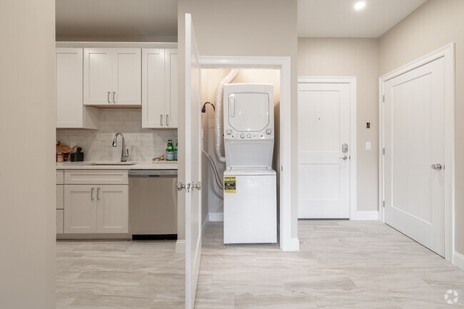 1BR, 1BA - 715F - Laundry - Natick Corner