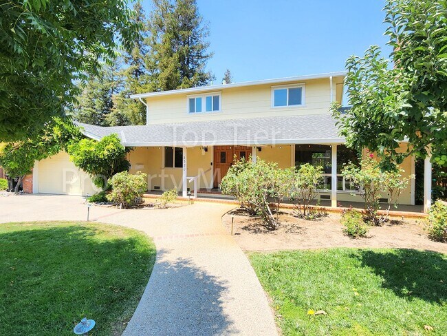 Building Photo - Beautiful 4 bed / 3 bath / 2,363 sqft Sing...