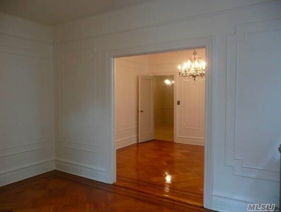 Foto del edificio - 88-52 81st Ave