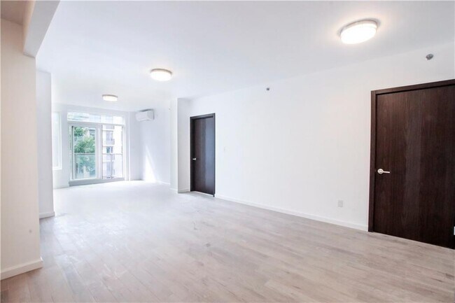 Building Photo - 2131 Ocean Ave