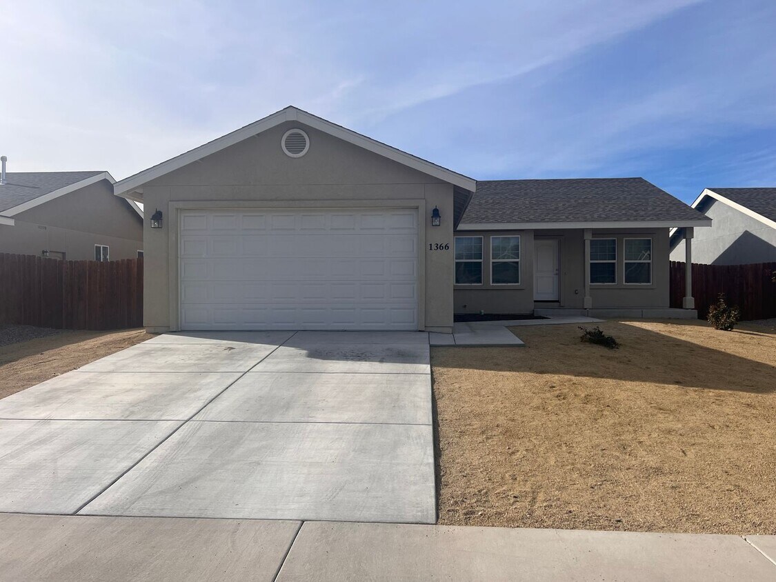 Foto principal - Newer 4 Bedroom 2 Bathroom Fallon Home