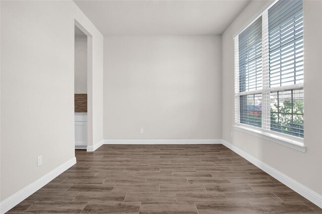 Foto del edificio - 6019 Marsh Lk Ct
