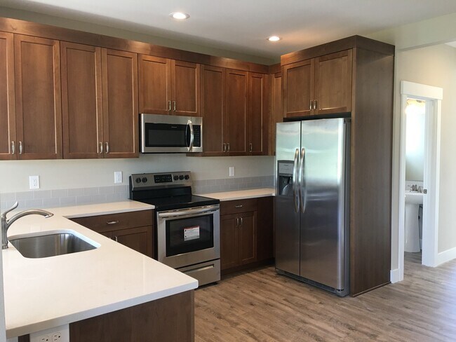 Building Photo - Application Pending - Pet Friendly, 4 Bedr...