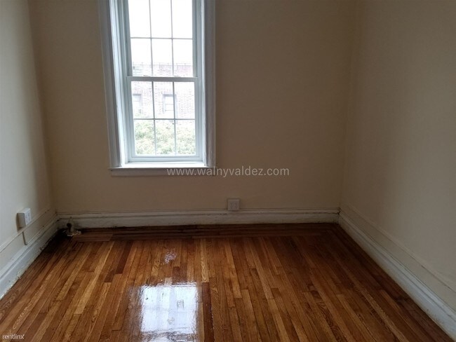 Building Photo - 1 br, 1 bath  - 2550 University Ave