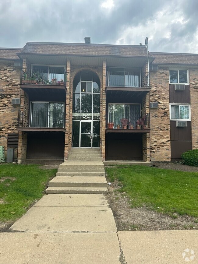Building Photo - 710 Hill Dr