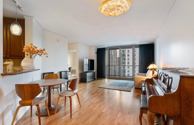 Building Photo - 420 E Waterside Dr