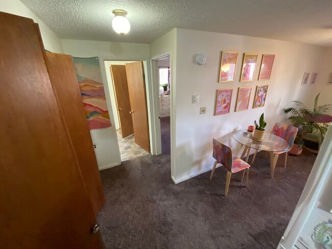 Building Photo - One Bedroom Condo on Avenida Del Sol