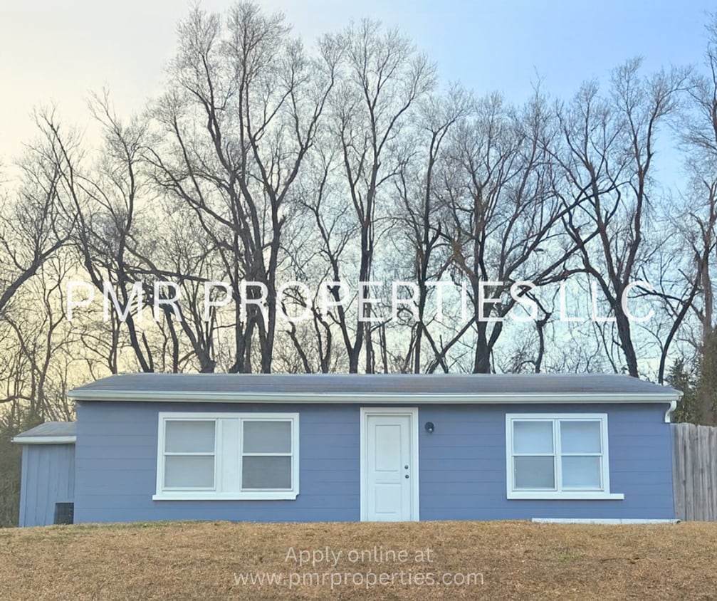 Primary Photo - 2 Bedrooms / 1 Bathroom House