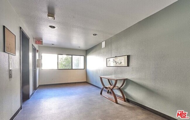 Building Photo - 435 S Virgil Ave