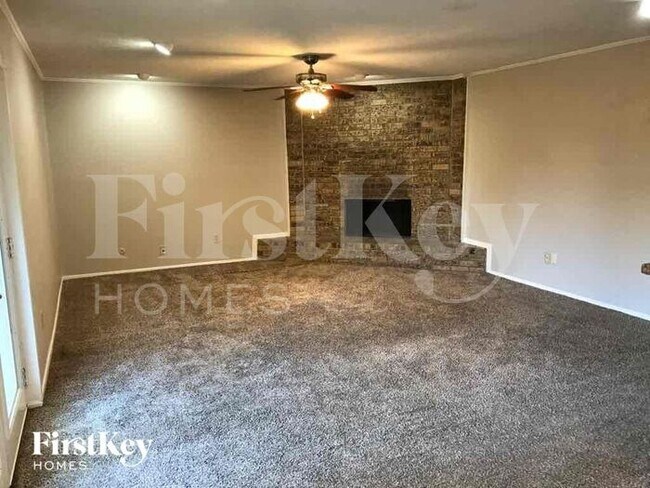 Building Photo - 818 Sandalwood Ln