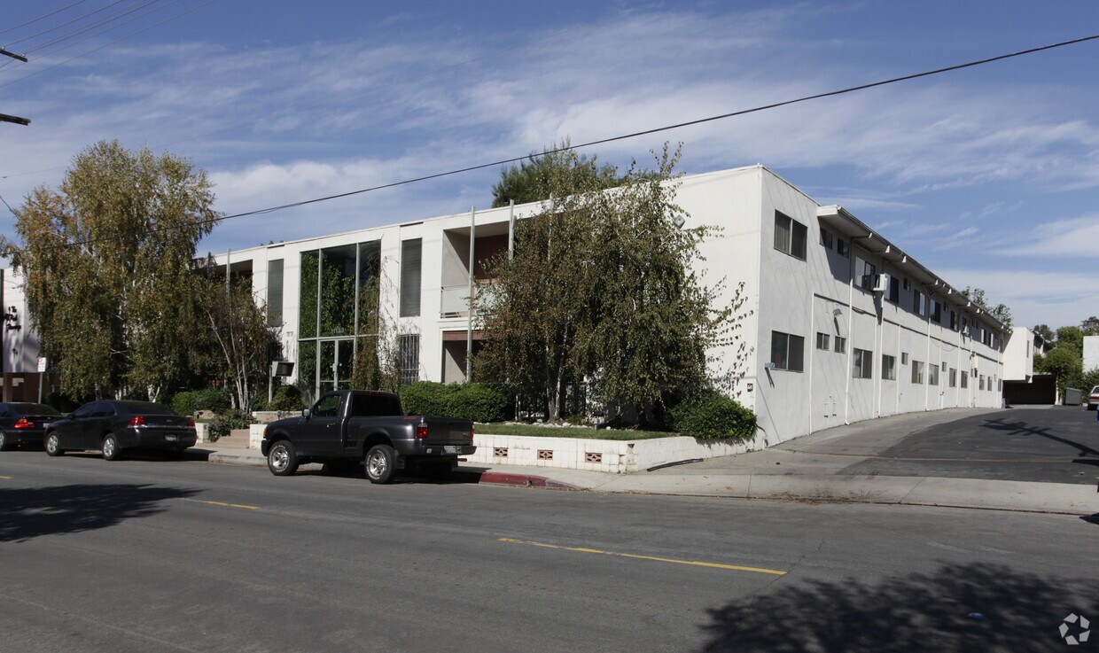 Primary Photo - 11133 Aqua Vista St