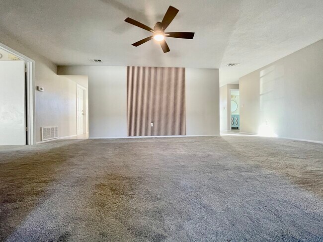 Foto del edificio - 1943 Sky Dr