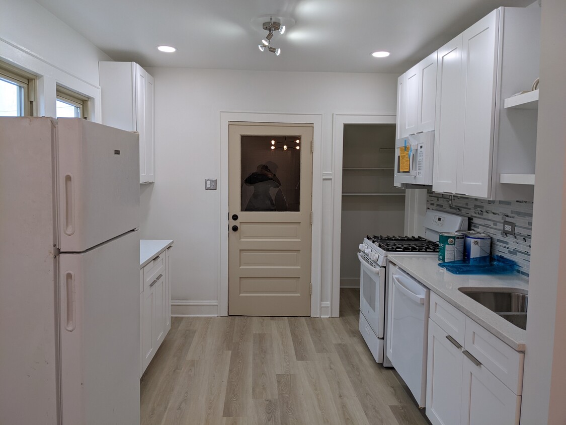 Renovated Kitchen - 10420 S Union Ave