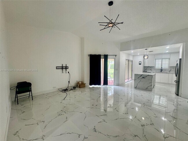 Foto del edificio - 2215 SE 6th Ct
