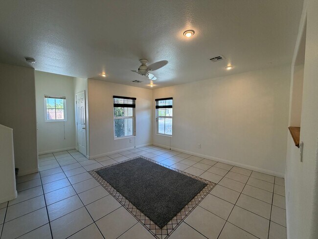 Foto del edificio - 4 Bedroom 2 Story Home
