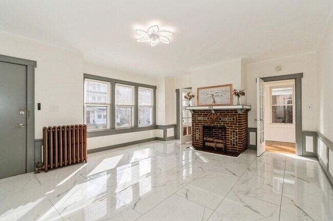 Foto del edificio - 41-43 Poe Avenue Unit First Floor