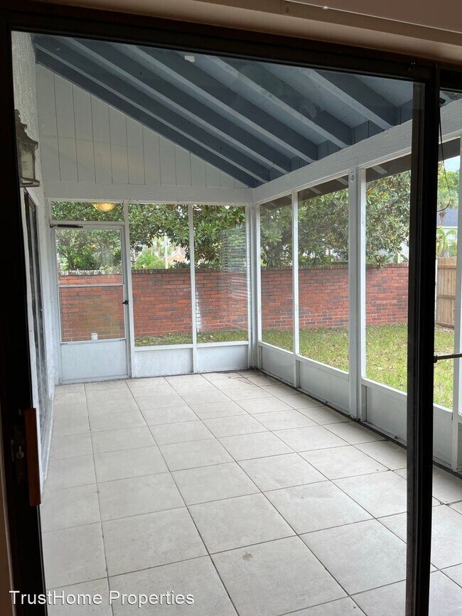 Building Photo - 3 br, 2 bath House - 894 E. Charing Cross ...