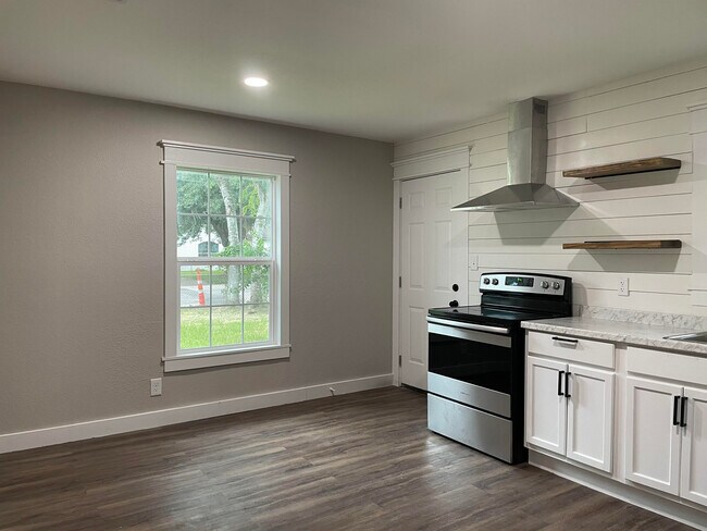 Foto del edificio - 901 E Crestwood Dr