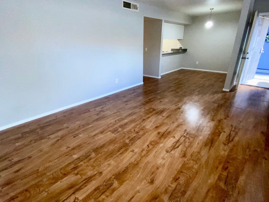 Primary Photo - Spacious Two Bedroom Two Bath Condo in Tempe