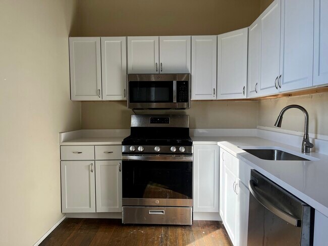 Foto del edificio - 3765 N Kenmore Ave