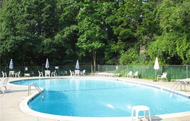 Piscina privada - 412 Benedict Ave