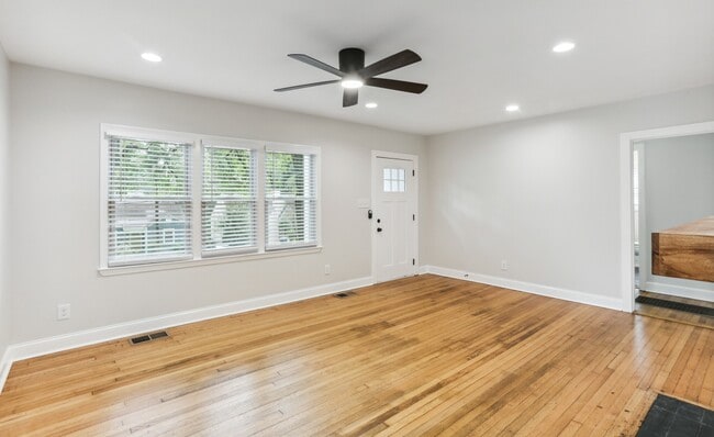 Building Photo - 596 S Evelyn Pl NW