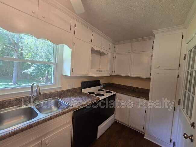 Foto del edificio - 2969 Tall Cedar Ln