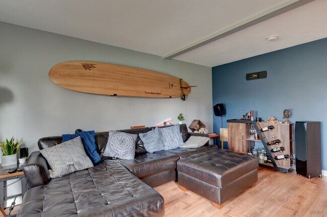 Building Photo - Recently Updated 3 Bedroom and 3 Bath Town...