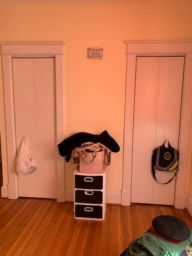 Building Photo - 215 N Lewis St