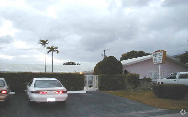 Building Photo - Trident Apartments