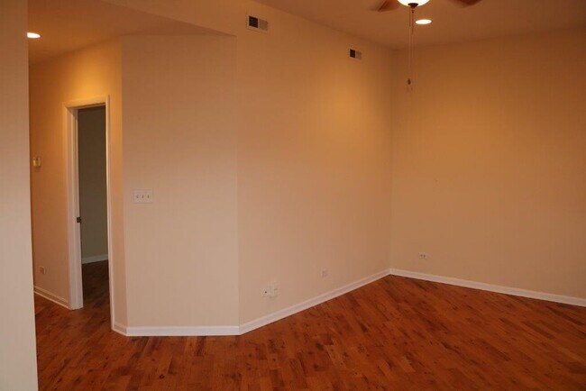 Building Photo - 2300 S Ridgeway Ave