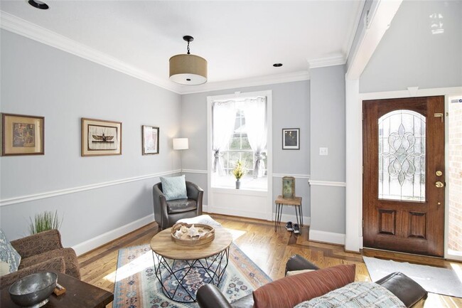 Building Photo - 1424 Woodvine Dr
