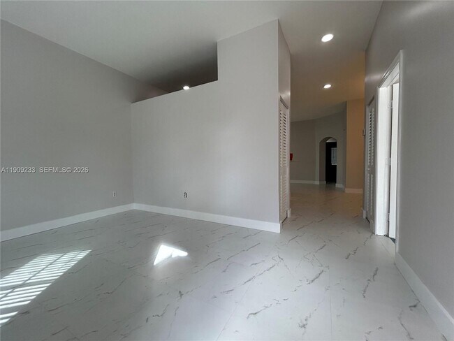 Foto del edificio - 1975 NW 100th Way