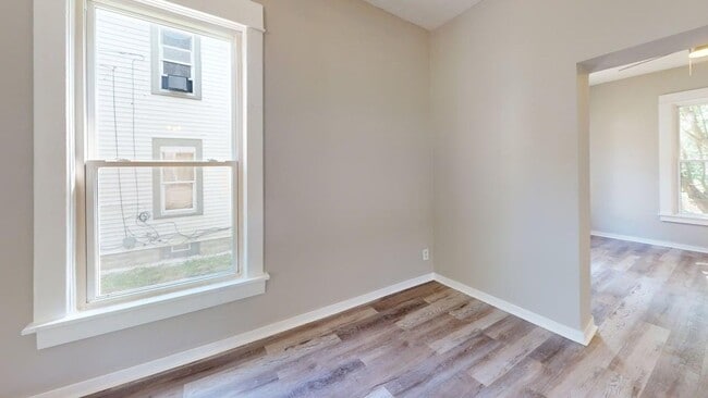 Building Photo - 982 Collinwood Ave
