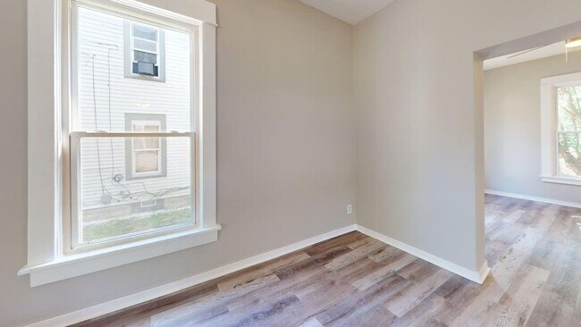 Foto del edificio - 982 Collinwood Ave