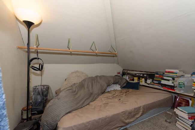 Building Photo - No Broker Fee | Renovated 6 Bed, 3 Bath with In-Unit Laundry | Brighton