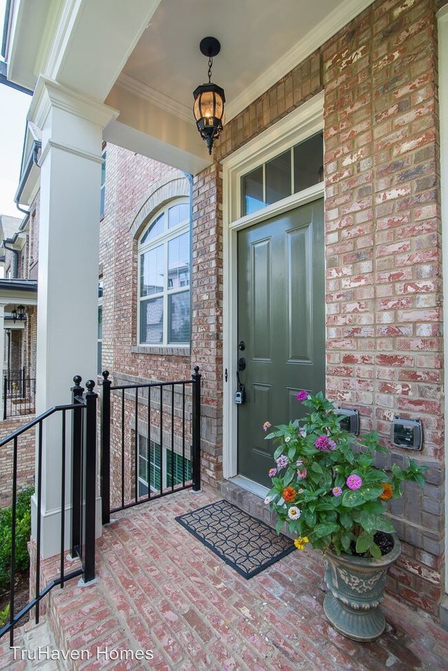 Building Photo - 2 br, 3.5 bath House - 2260 Lavista Court