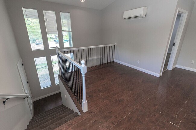 Building Photo - 1415 Paris Rd